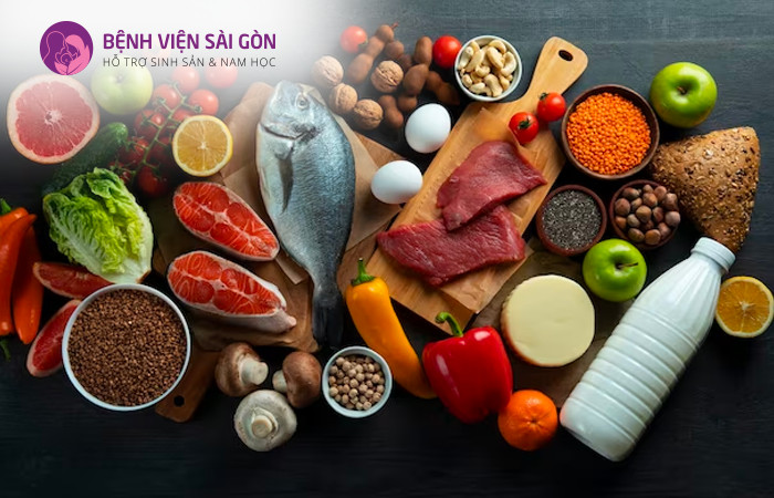 Vi chất dinh dưỡng bao gồm các vitamin và khoáng chất thiết yếu như vitamin A, vitamin D, sắt, kẽm, i-ốt, axit folic, canxi